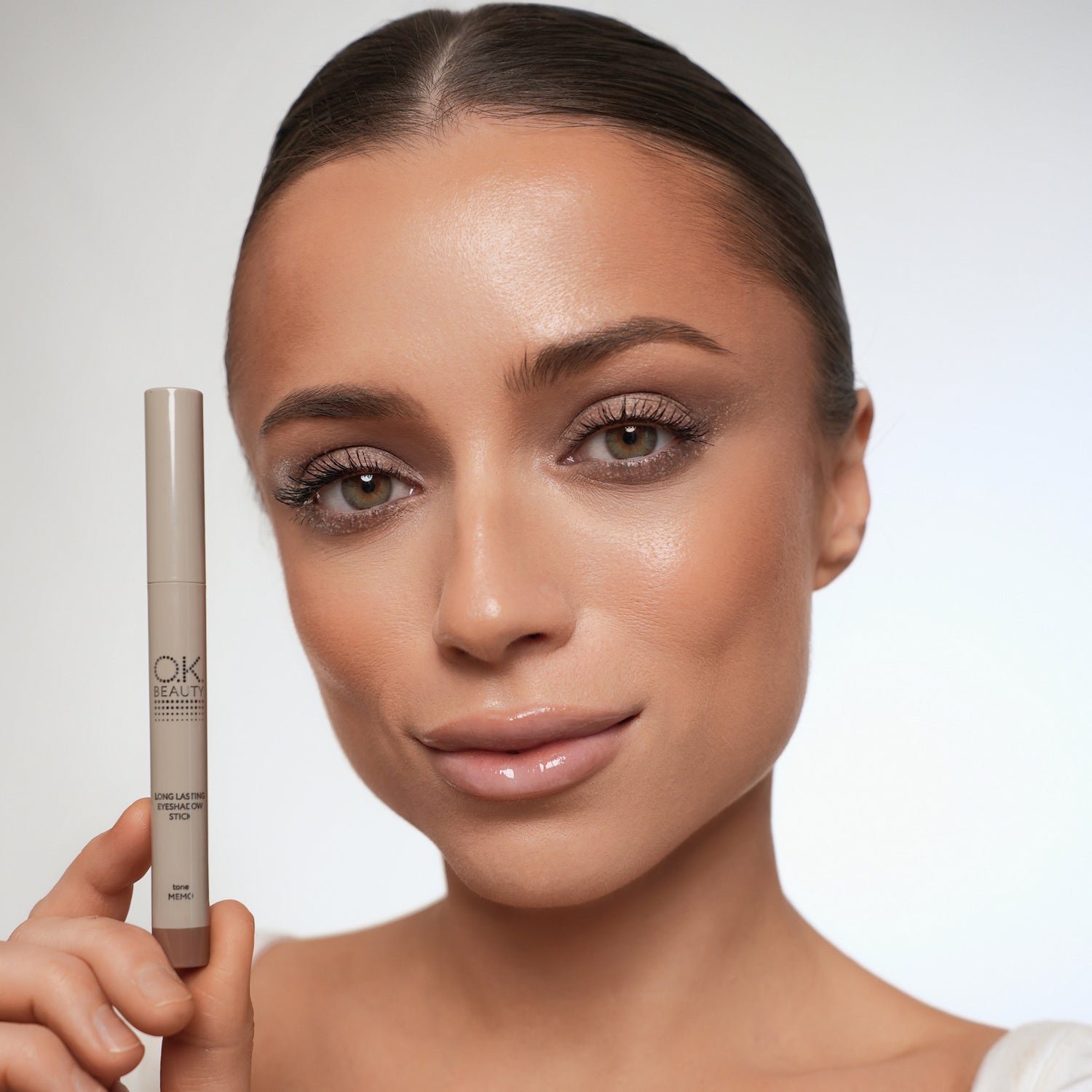 Long lasting eyeshadow stick - memo OK Beauty