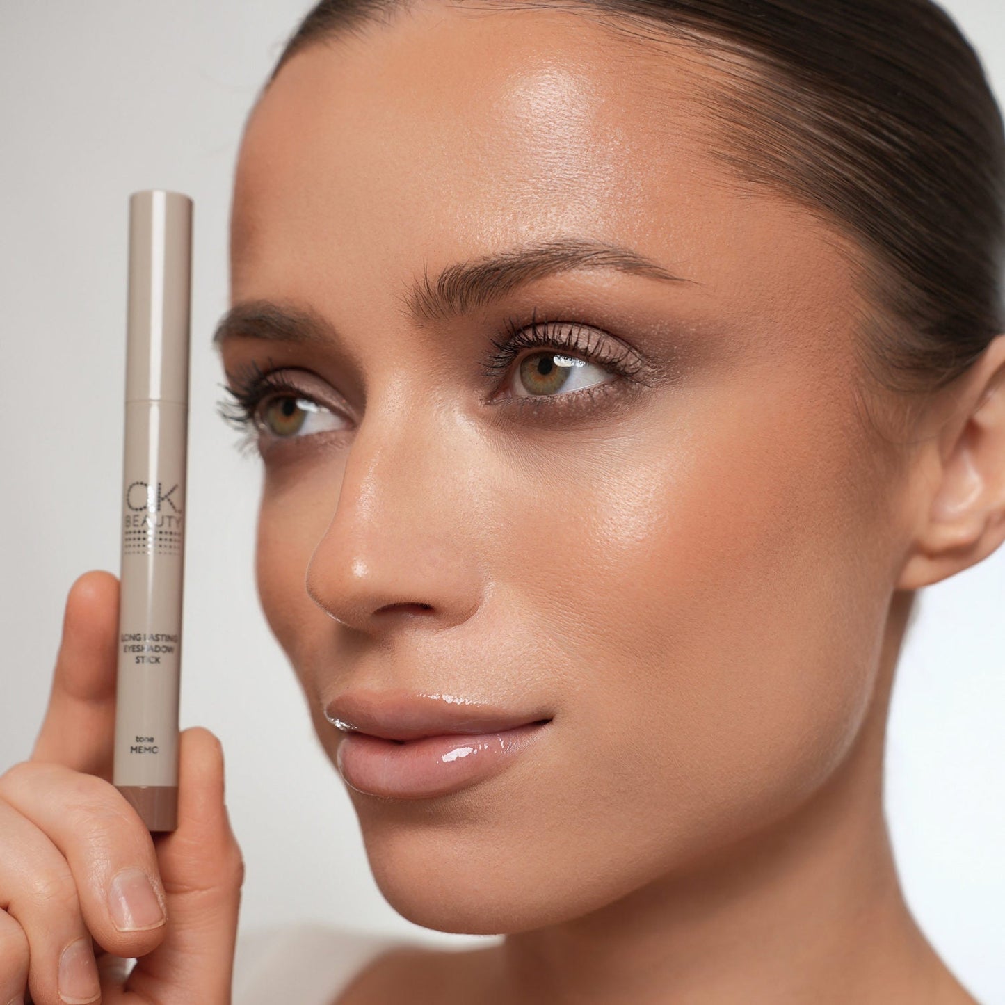 Long lasting eyeshadow stick - memo OK Beauty